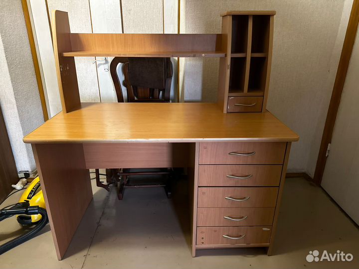 Стол письменный/компьютерный