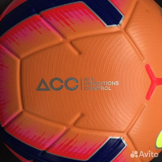 Профессиональный футбольный мяч Nike Merlin