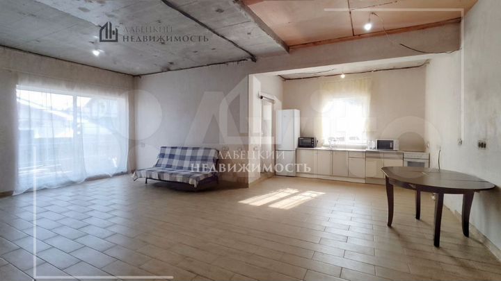 Дом 230 м² на участке 5 сот.