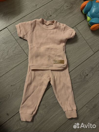 Три комлекта с пинетками