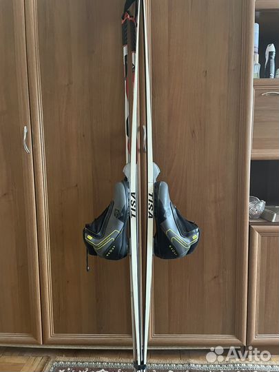 Лыжи беговые с ботинками р.44 и палками