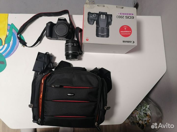 Зеркальный фотоаппарат Canon eos 200d