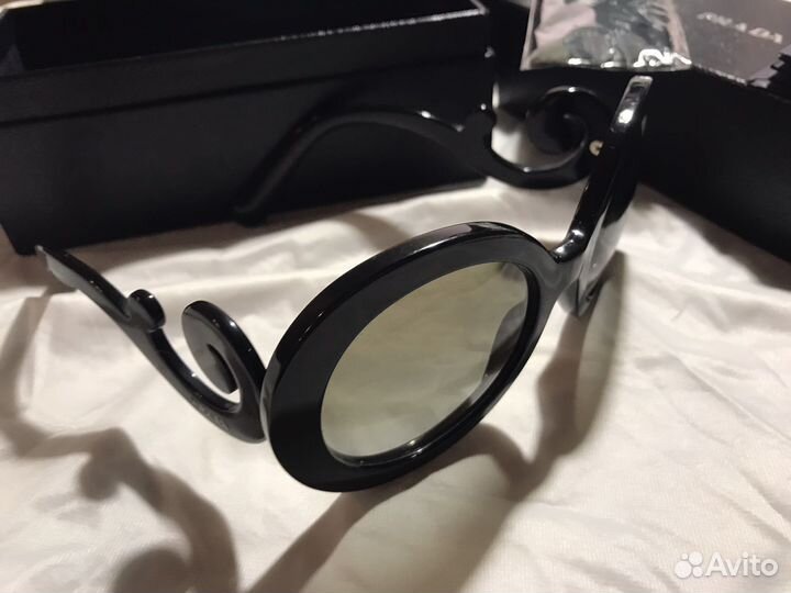 Солнцезащитные очки женские prada