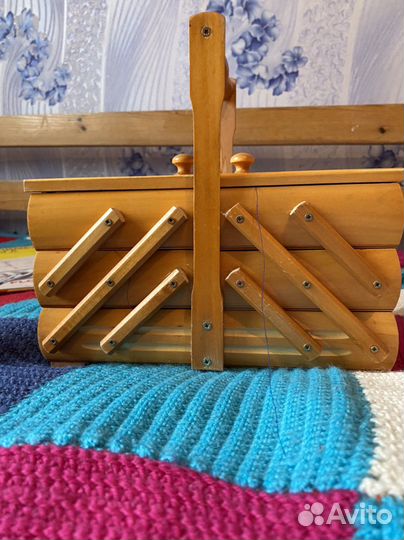 Старинная деревянная швейная шкатулка