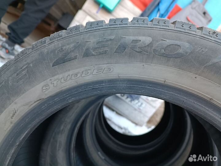 Pirelli Ice Zero 215/55 R17 98T