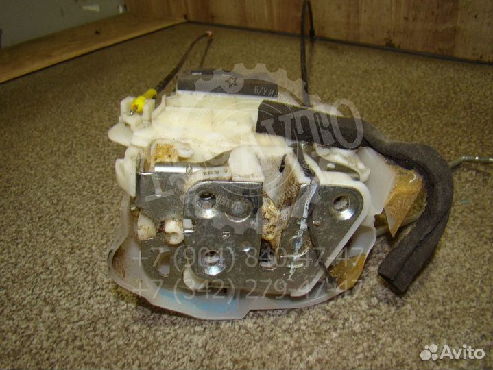 Замок двери передней правой Subaru Forester 3