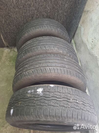 Bridgestone Dueler H/T 687 225/65 R17