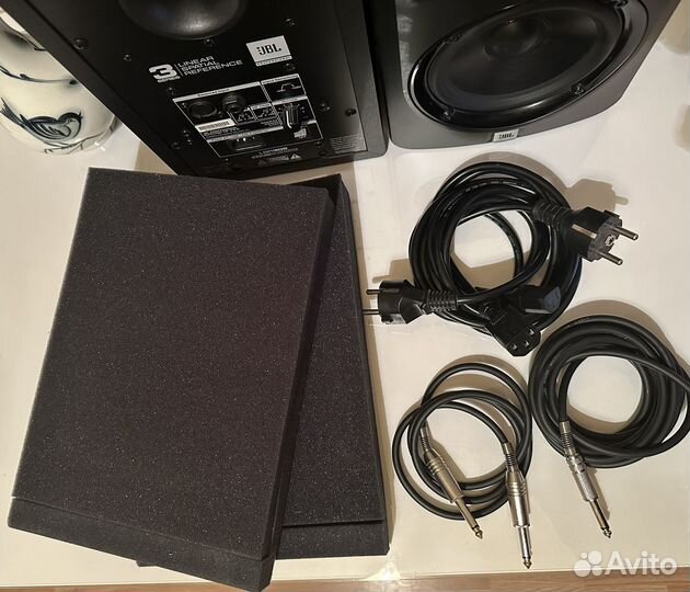 Мониторы JBL LSR305 пара