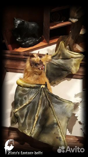 Рыжая летучая мышь вампир подвижная скульптура