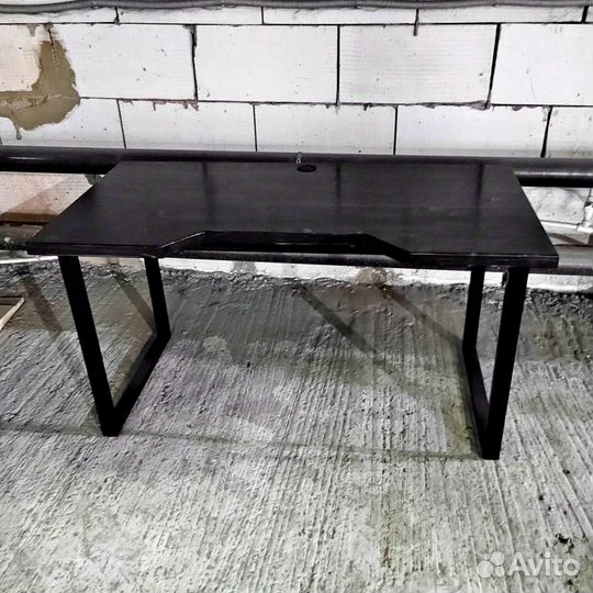 Компьютерный стол/ игровой стол