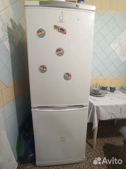 Холодильник бу indesit