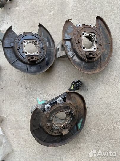 Кулак поворотный задний левый Bmw X5 E53