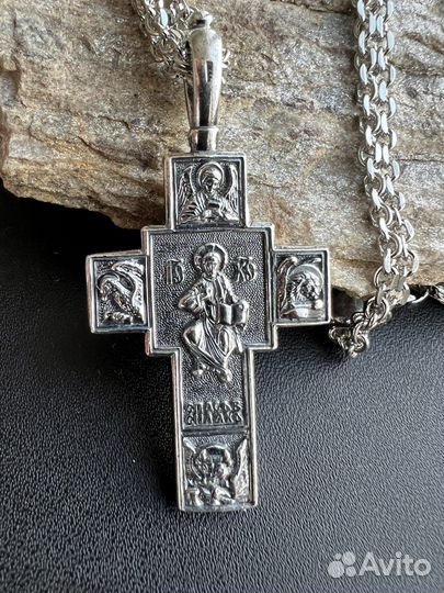 Крест и цепь