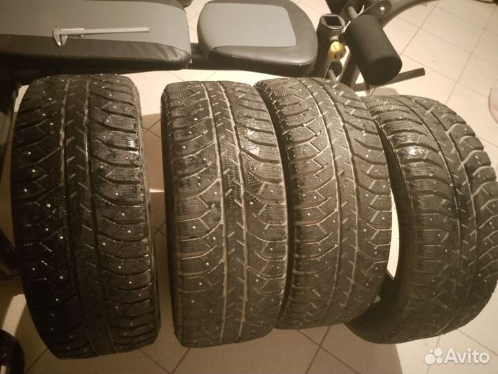 Bridgestone Ice Cruiser 7000S 205/50 R17 93T