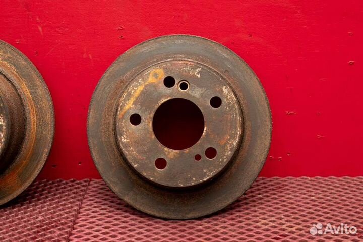 Диск тормозной задний Mercedes E200 W124 M102 1990