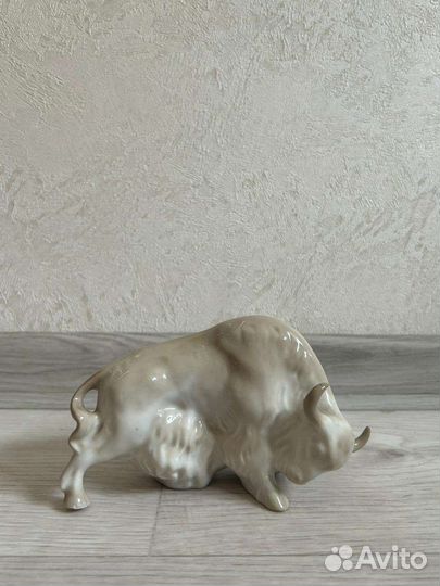 Фарфоровые статуэтки бык як