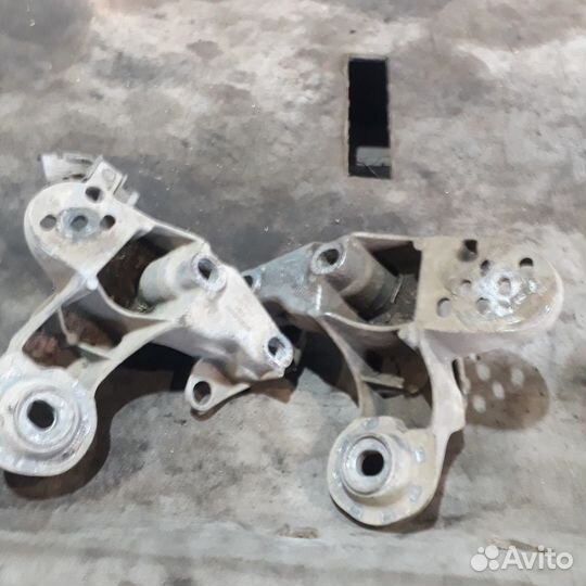 Кронштейны подушки двс Ауди А4Б5 VW Пассат Б5