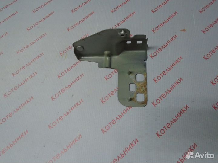 Nissan 62293-BV000 Кронштейн левый