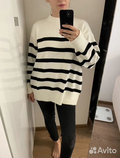 Свитер белый женский в черную полоску оверсайз