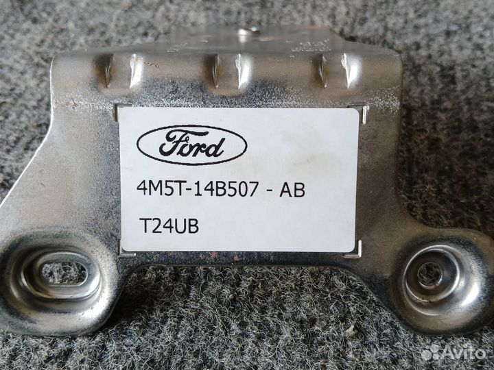 Кронштейн блока управления телефоном Ford Focus 2