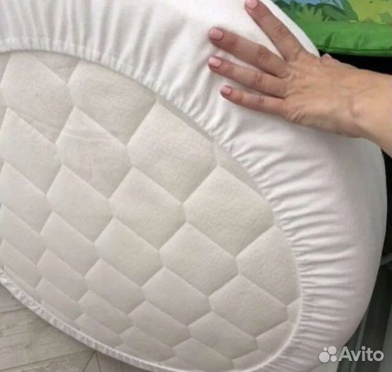 Простыни новые на круглую детскую кроватку