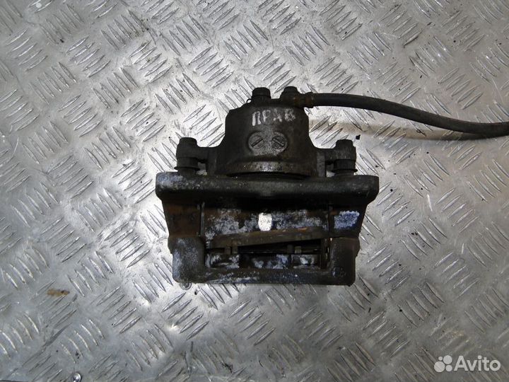 Суппорт тормозной передний Toyota Prius 20 2008