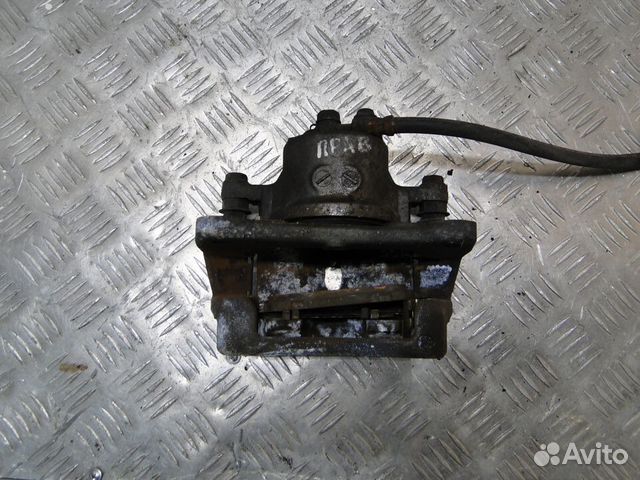 Суппорт тормозной передний Toyota Prius 20 2008