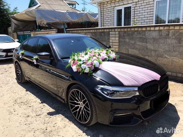 Свадебное украшение на автомобиль