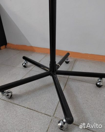 Вешалка для одежды напольная