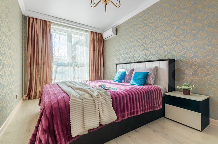 2-к. квартира, 70 м², 8/25 эт.