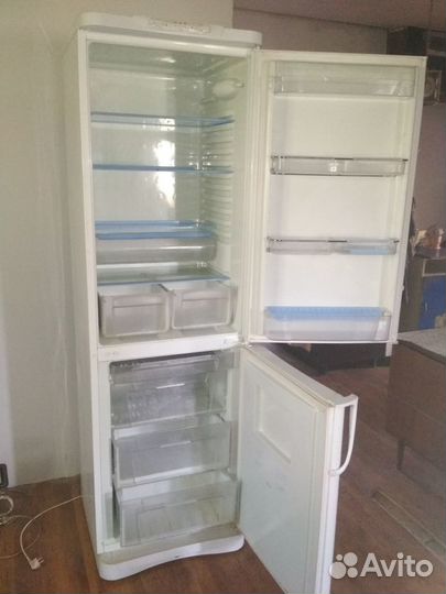 Холодильник морозильник Indesit C240G 370литров