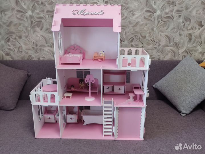 Кукольный домик с мебелью