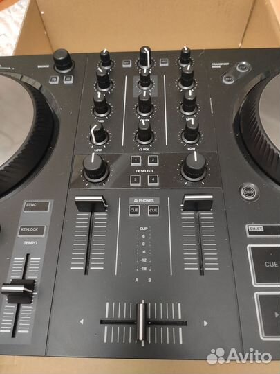 Dj контролер Traktor s2 mk3