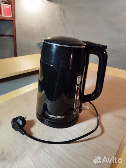 Чайник Redmond RK-M158