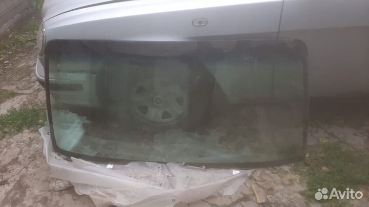 Продам лобовое стекло мазда титан 2000г