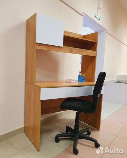 Письменный стол