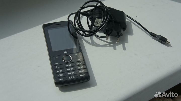 Продам телефон fly FF244