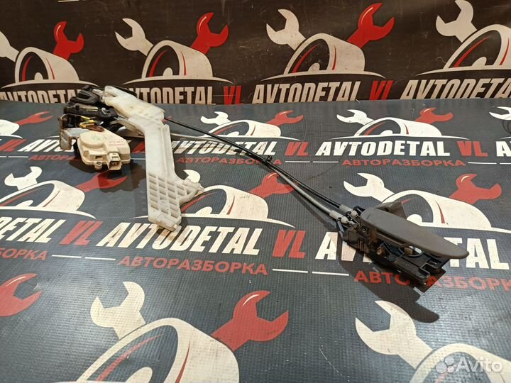 Замок двери задний Hyundai Elantra XD 3