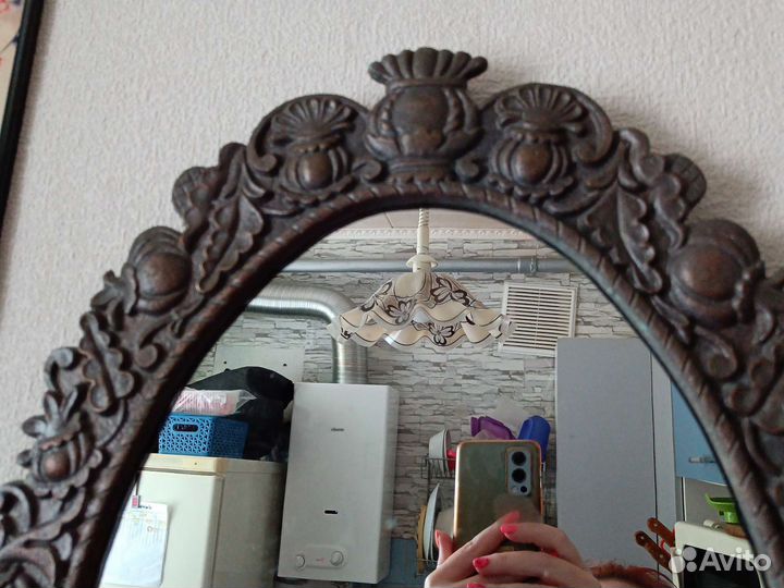 Зеркало в бронзовой раме