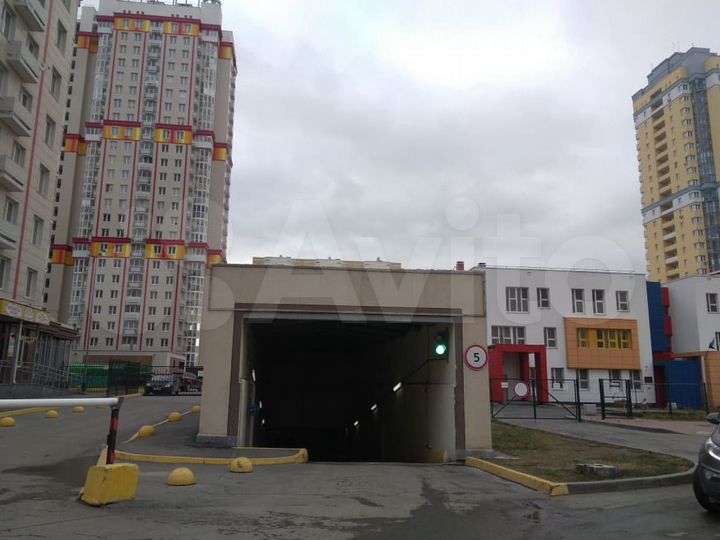 Машиноместо, 14 м²