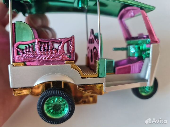 Модель автомобиля, тук-тук, такси
