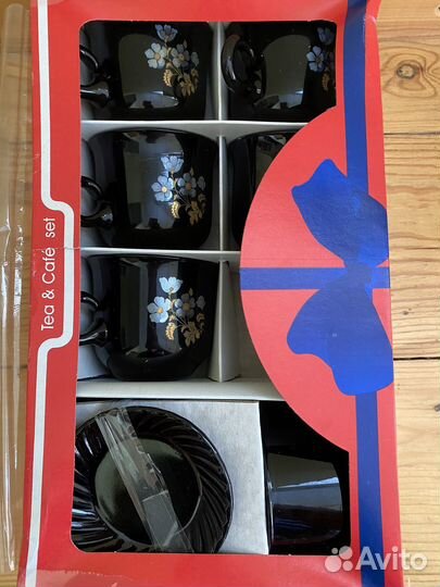 Набор чашек с блюдцами