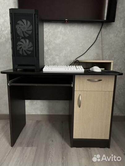 Компьютерный стол