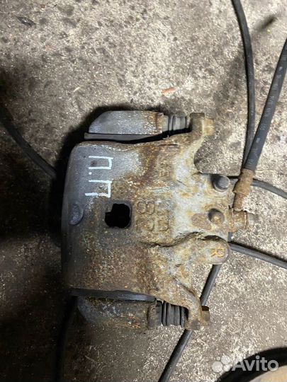 Суппорт передний правый Nissan Tiida C13 HR16 2015