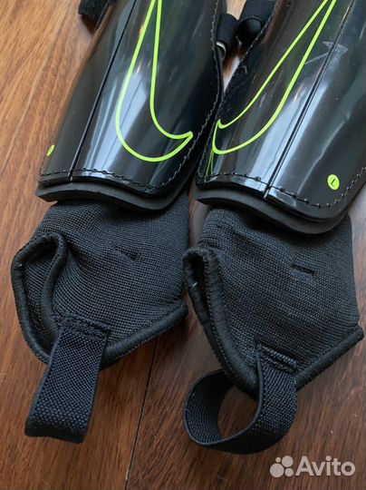 Футбольные щитки и гетры Nike рост 140-150