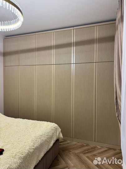 Шкаф распашной без ручек