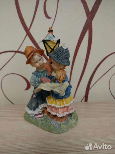 Статуэтка Мальчик с Девочкой