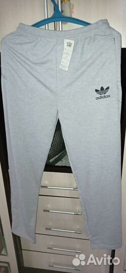 Спортивные штаны и безрукавка