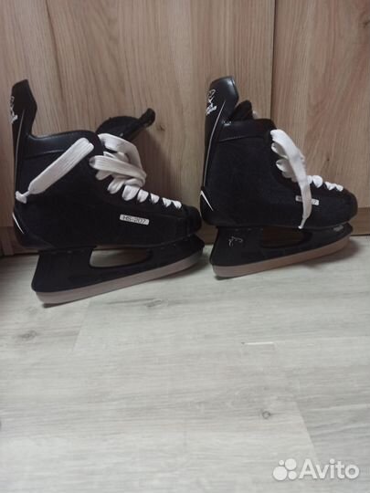 Коньки хоккейные