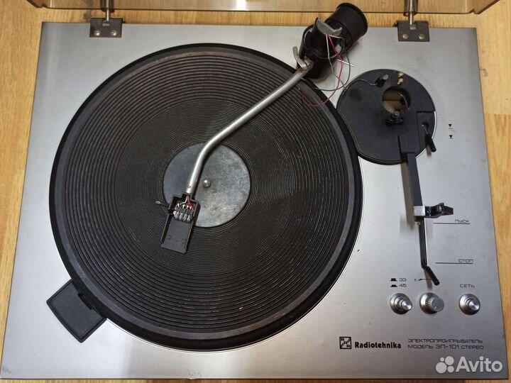 Виниловый проигрыватель Radiotehnica